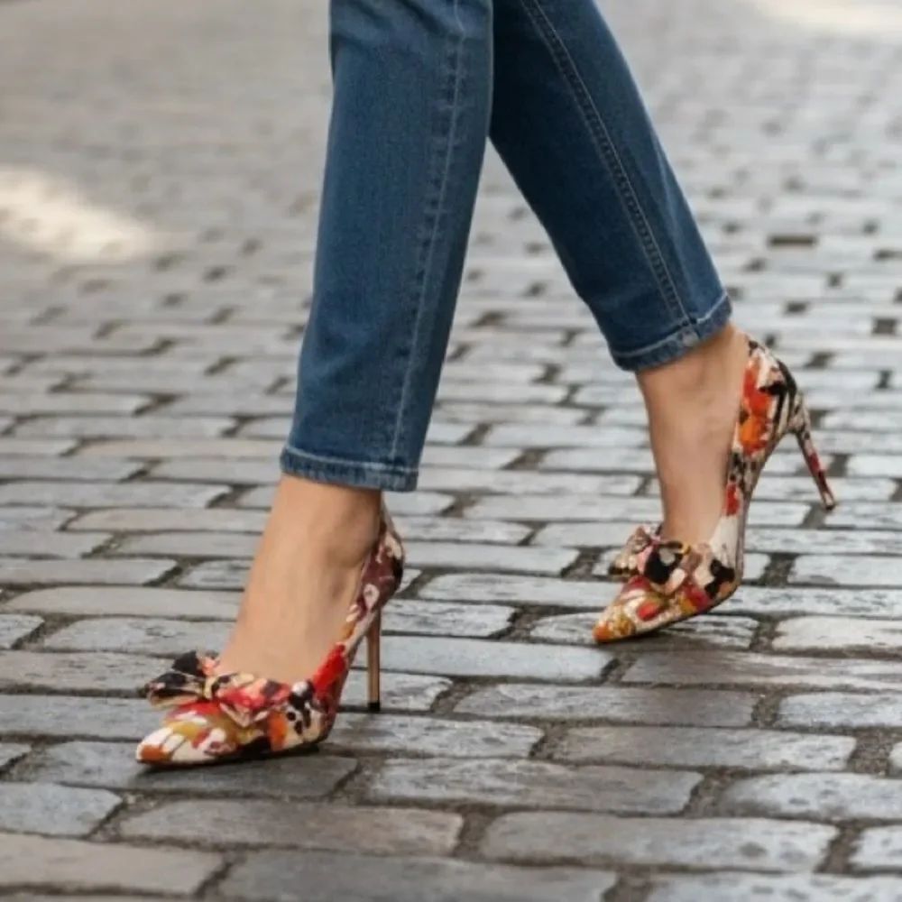 Bettye Muller NY Pointed Toe Bow Pumps Printed Vero Cuoio size 7M